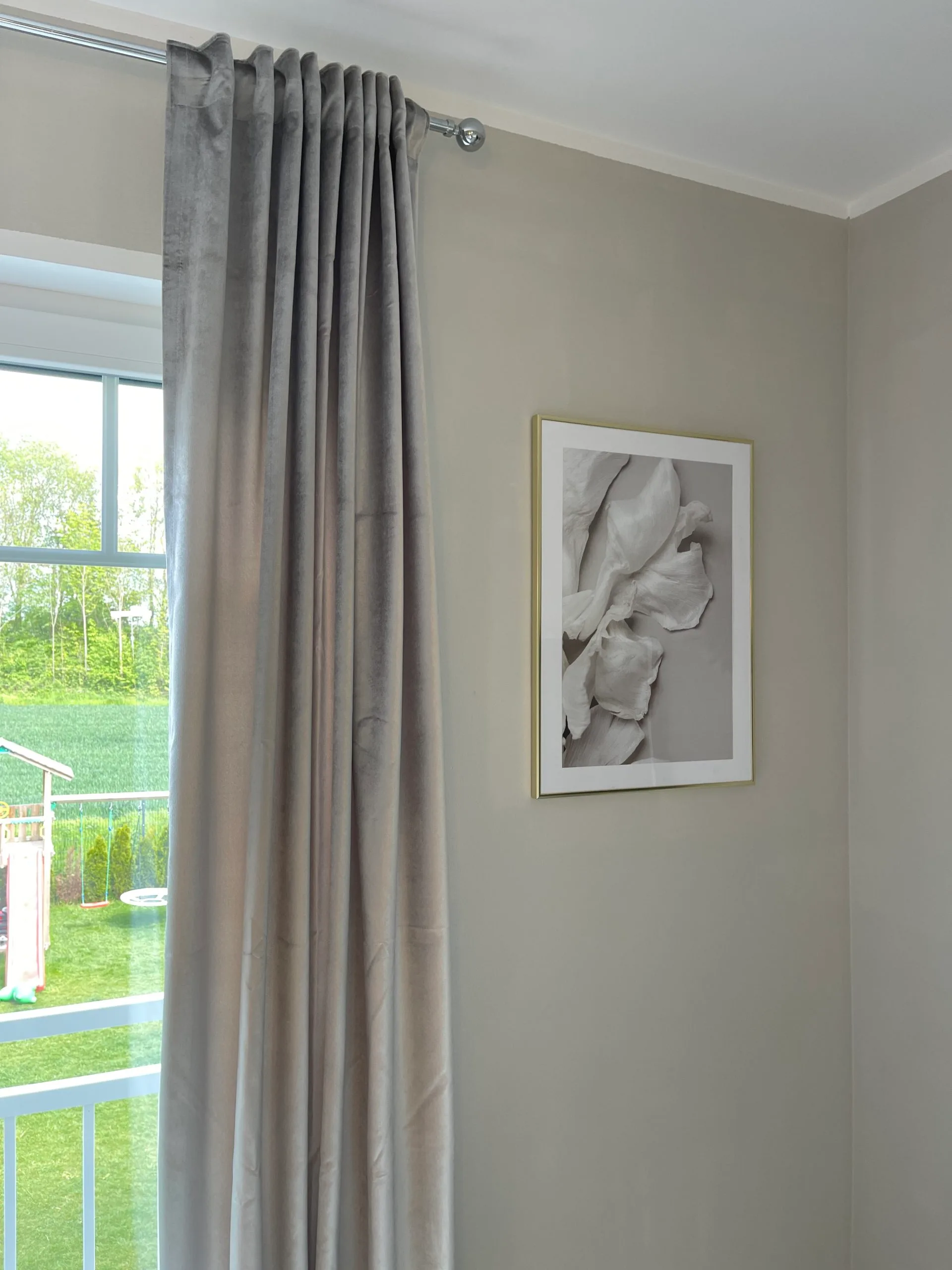 Samt Schimmernde Gardinen in Grau mit Multifunktionsband (2er Set) – Bild 4