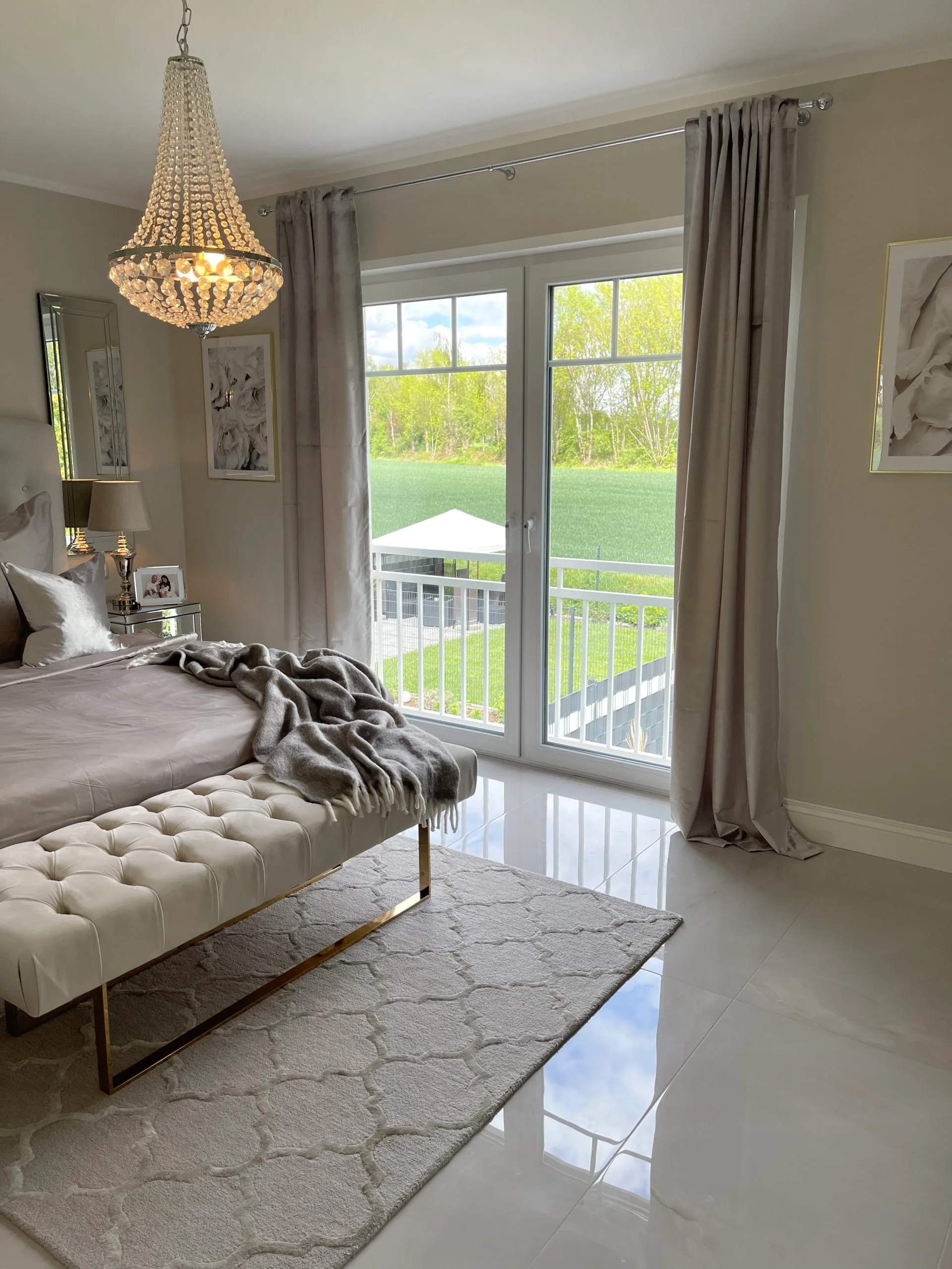 Samt Schimmernde Gardinen in Grau mit Multifunktionsband (2er Set)